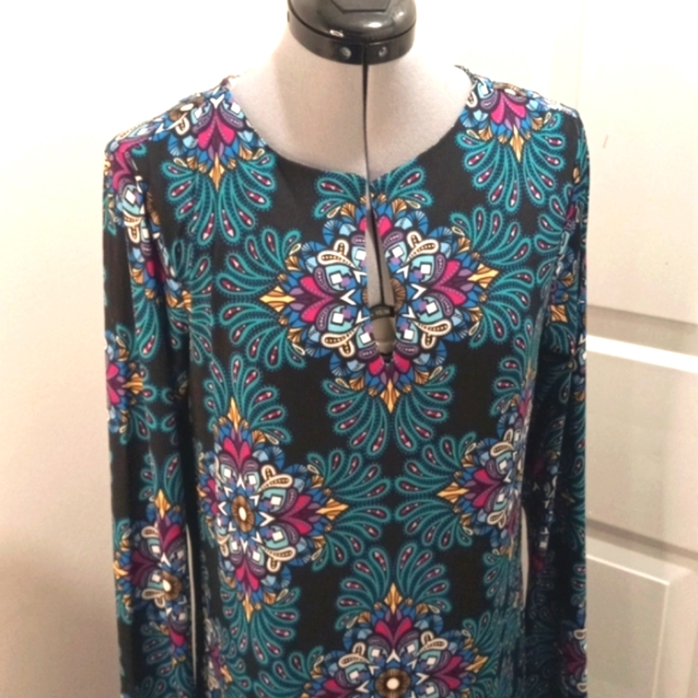 NWT Nicole Miller Multi Colored Pasley Like Design Dress. Size Med